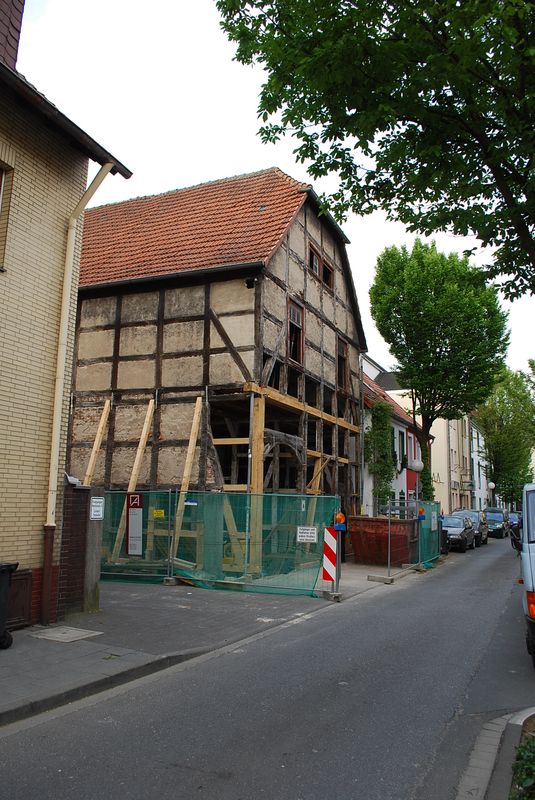 Fachwerkhaus an der Mühlenstraße während der Restaurierung.