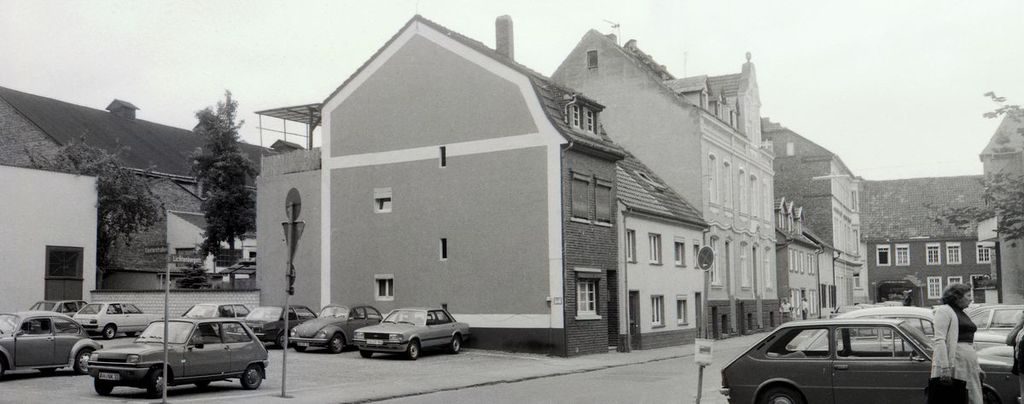 Blick in die Straße Anfang der 80er, als der Kolpingsaal zum Abriss anstand.