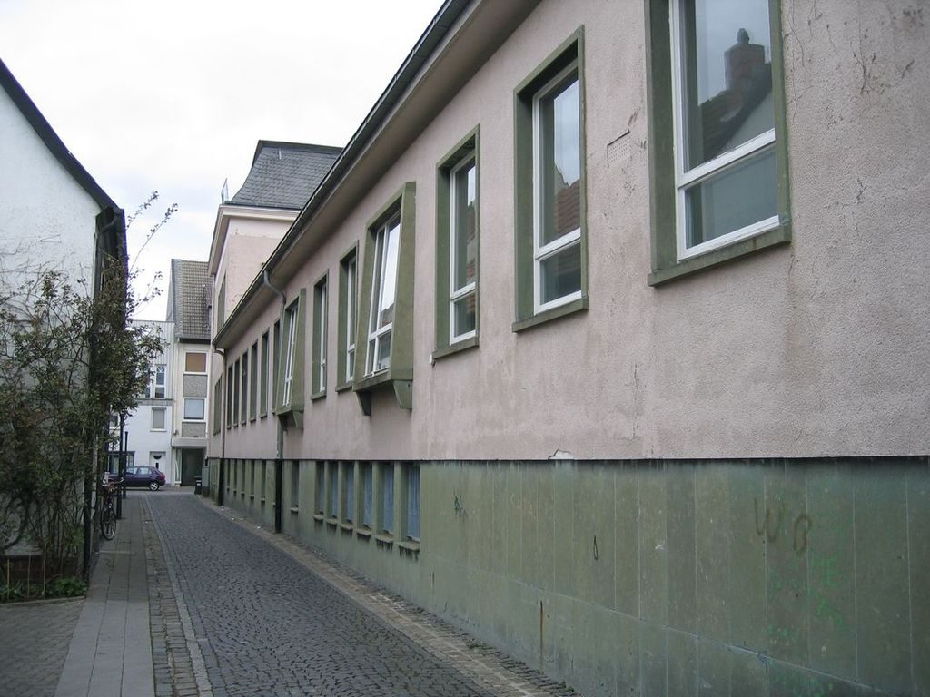 Blick von Süden entlang der Stadtbücherei durch die Gasse "Am Speelbrink".